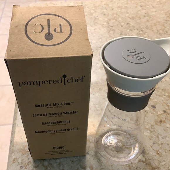 Pampered Chef Kitchen Pampered Chef Measure Mix And Pour Poshmark